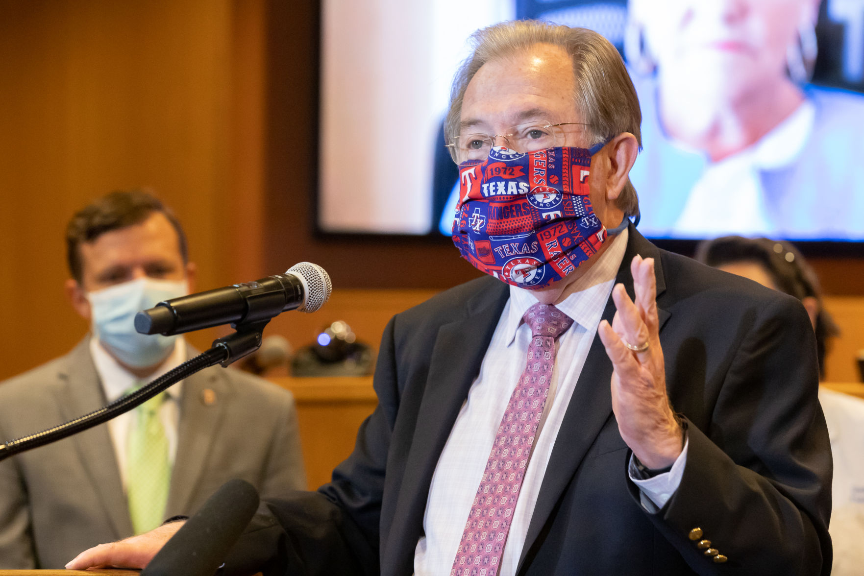 Face masks will be required in all Tarrant County businesses starting Friday